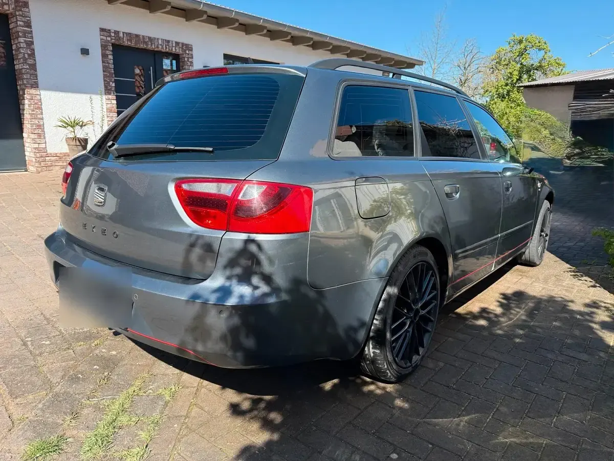 Usado Seat Exeo Reference 143 HP (105 kW) 2013 Cinzento Carrinha