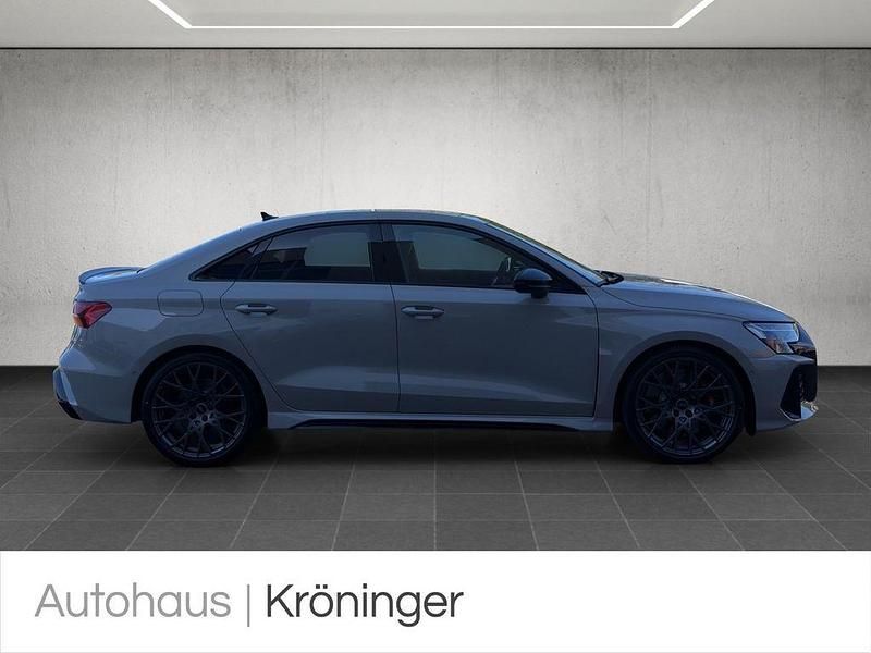 Neu Audi RS3 Sport 400 PS (294 kW) 2026 Grau Limousine