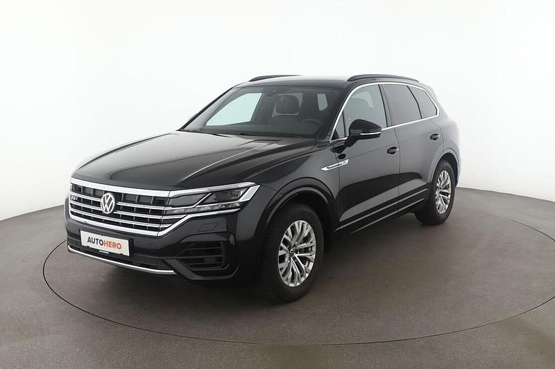 Schwarz Gebraucht 2019 VW Touareg R-line SUV | 40.090 € (Etwas zu teuer) - Bild 1/3