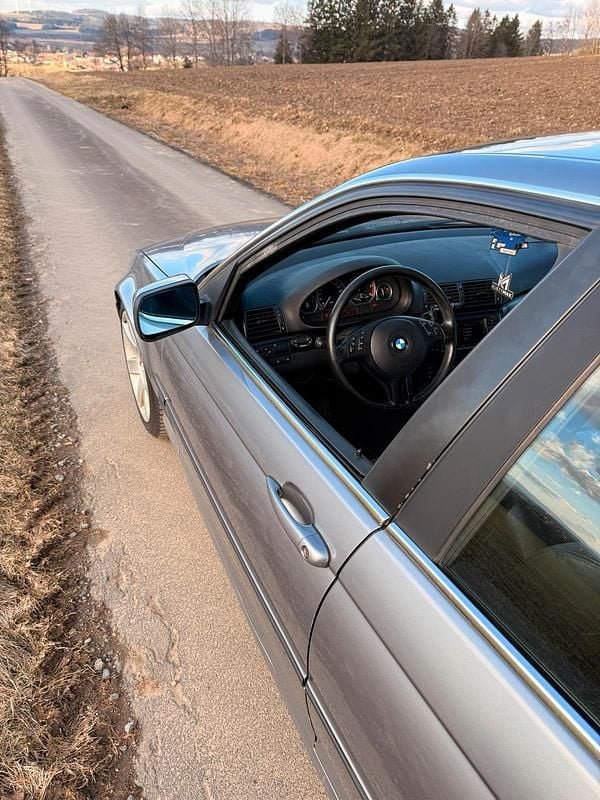 Gebraucht BMW 320 150 PS (110 kW) 2003 Silber Limousine