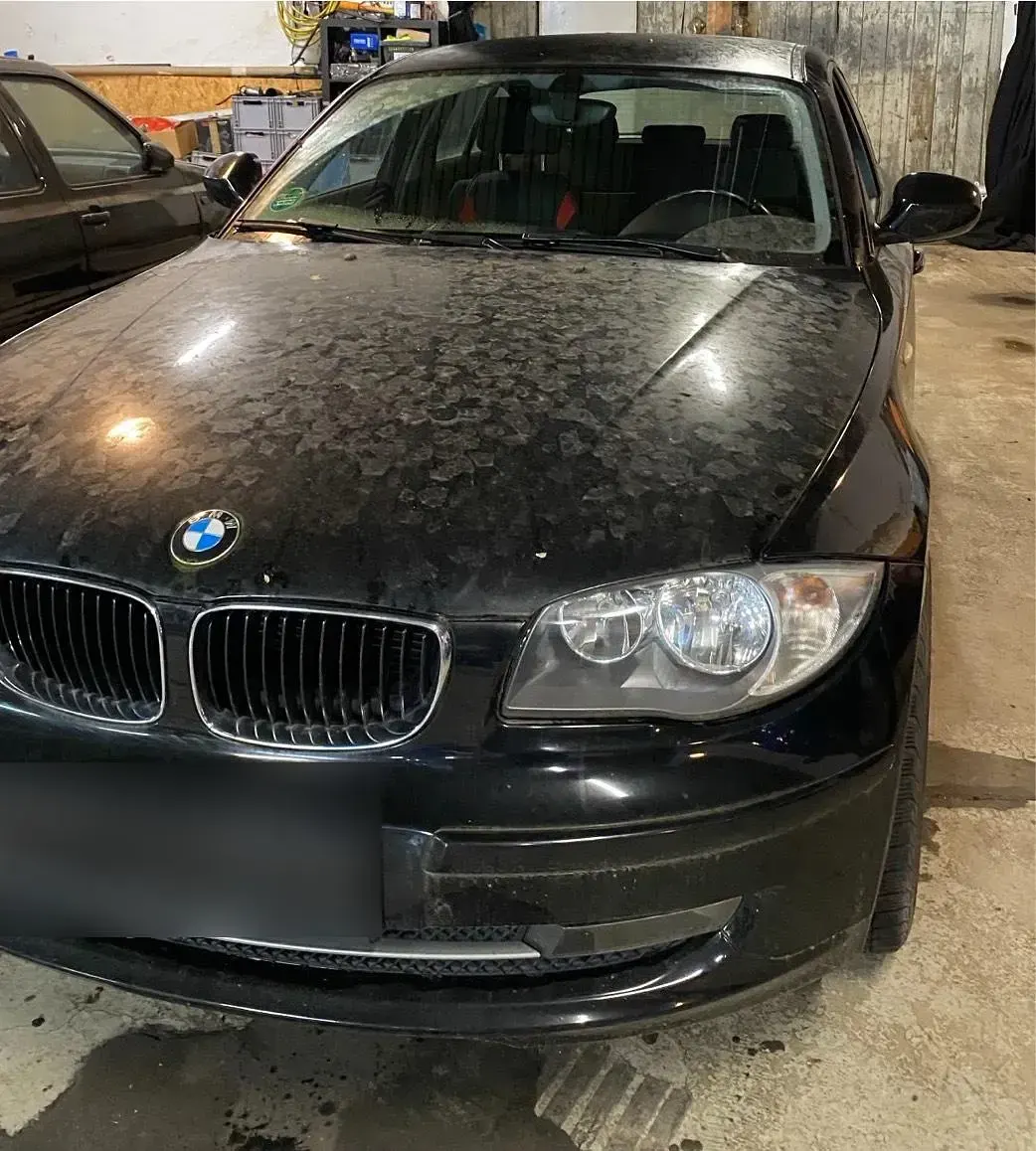 Gebraucht BMW 116 Basis 122 PS (89 kW) 2010 Schwarz Kleinwagen