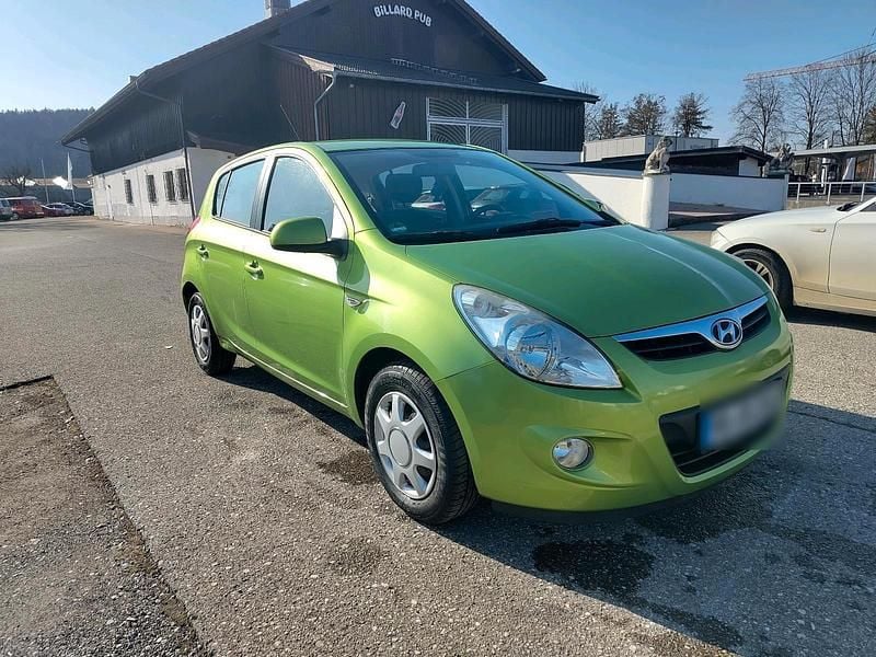 Gebraucht Hyundai i20 77 PS (56 kW) 2010 Grün Kleinwagen