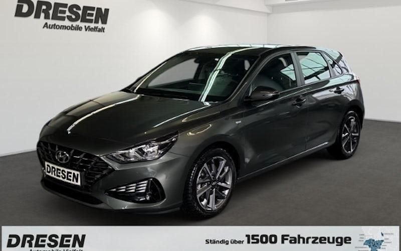 Grau Gebraucht 2024 Hyundai i30 Trend Limousine | 21.290 € (Fairer Preis) - Bild 1/4