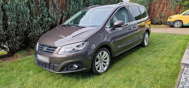 Braun Gebraucht 2017 Seat Alhambra 4Drive Van / Kleinbus | 26.500 € (Fairer Preis) - Bild 1/4