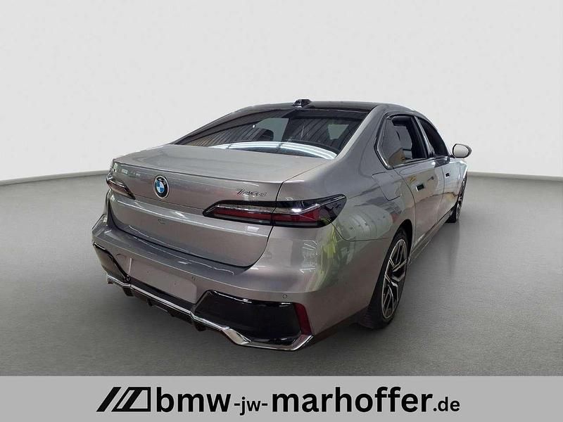 Gebraucht BMW 740 M Sport 286 PS (210 kW) 2025 Oxidgrau metallic Limousine