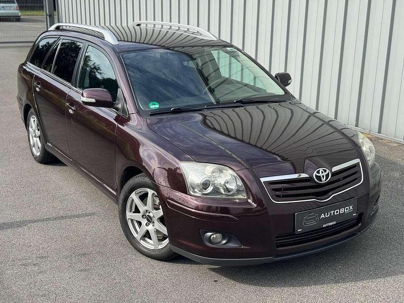 Maroon Gebraucht 2008 Toyota Avensis Travel Kombi | 3.499 € (Etwas zu teuer) - Bild 1/4