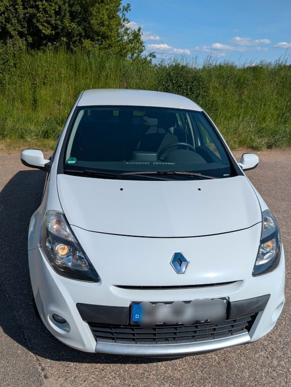 Grau Gebraucht 2011 Renault Clio II Dynamique Limousine | 2.250 € (Guter Preis) - Bild 1/4