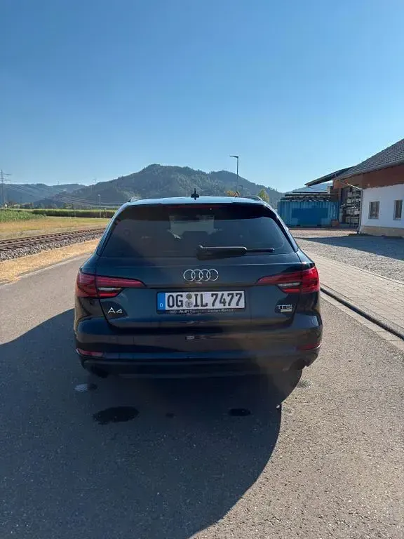Gebraucht Audi A4 Ambiente 190 PS (139 kW) 2017 Blau Kombi