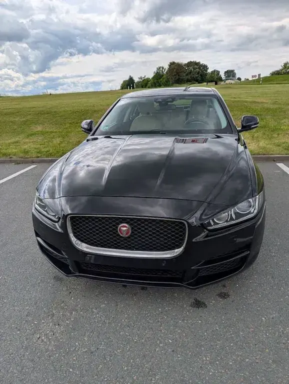 Gebraucht Jaguar XE Prestige 179 PS (131 kW) 2017 Schwarz Limousine