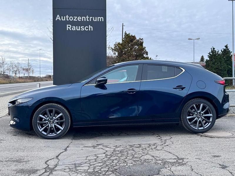 Neu Mazda 3 Exclusive 140 PS (102 kW) 2025 Blau Limousine