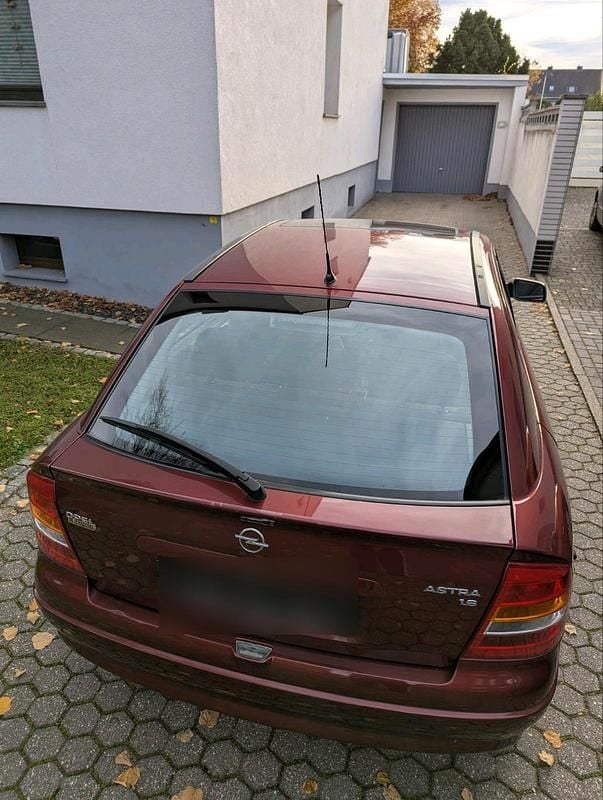 Second-hand Opel Astra 75 CP (55 kW) 2000 Roșu Berlinǎ