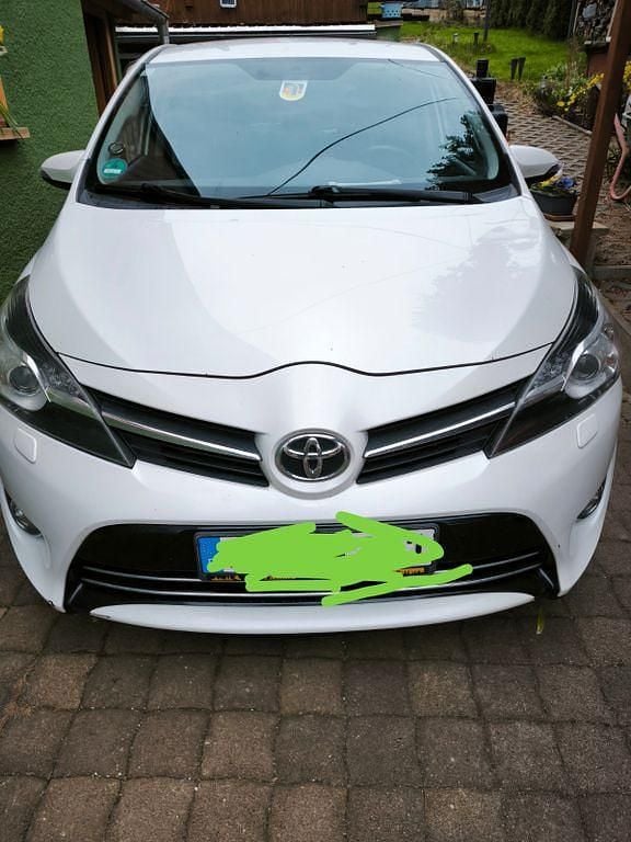 Gebraucht Toyota Verso 124 PS (91 kW) 2013 Weiß Van / Kleinbus