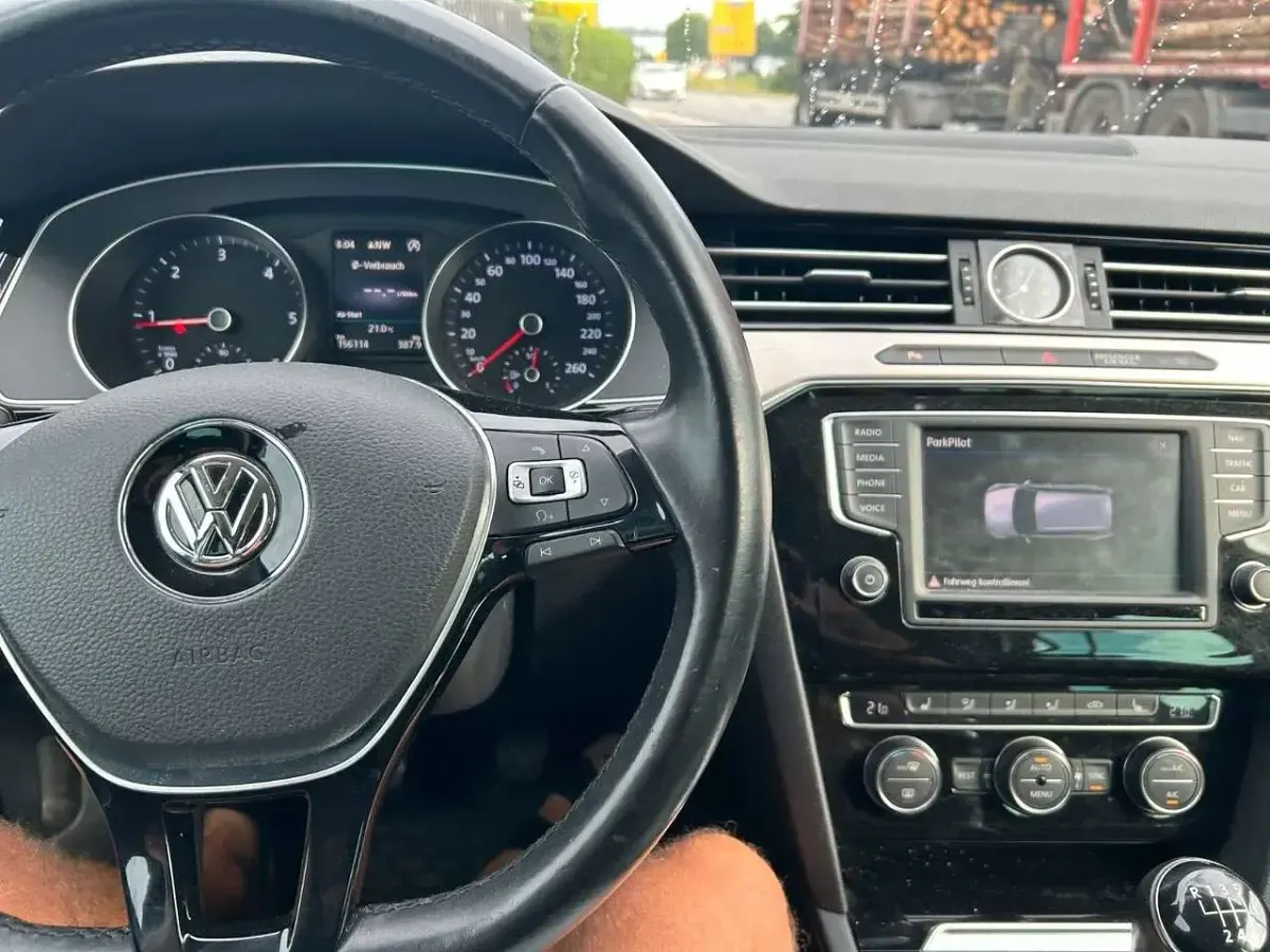 Gebraucht VW Passat Highline 150 PS (110 kW) 2016 Schwarz Kombi