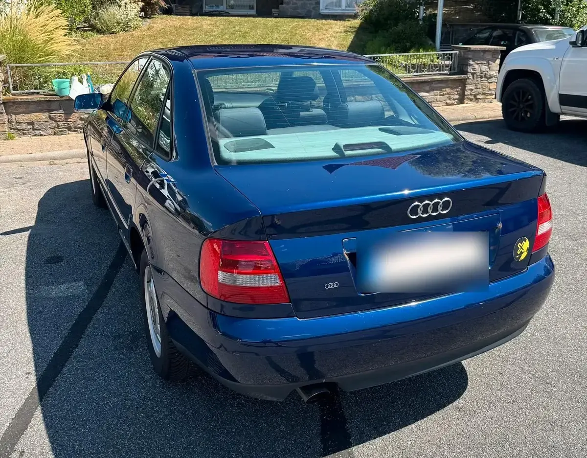 Gebraucht Audi A4 100 PS (73 kW) 1999 Blau Limousine