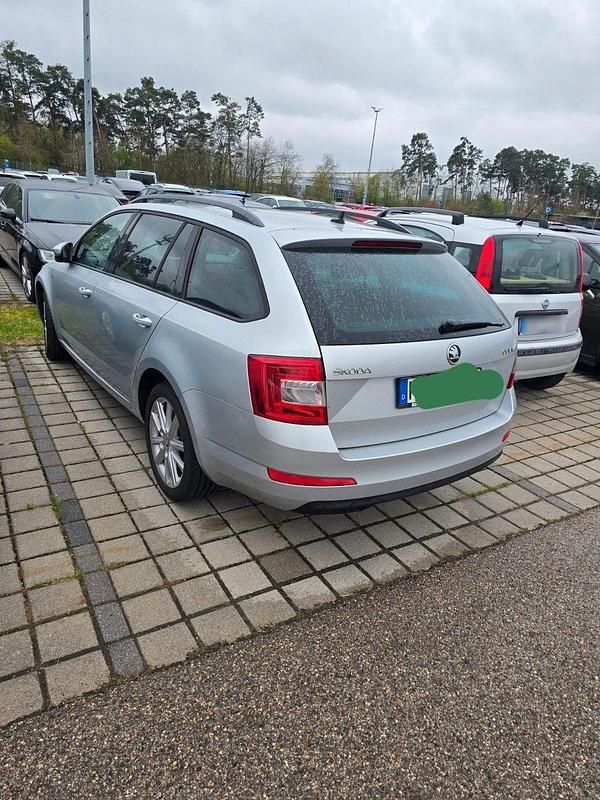 Usado Skoda Octavia Joy 150 HP (110 kW) 2016 Cinzento Citadino