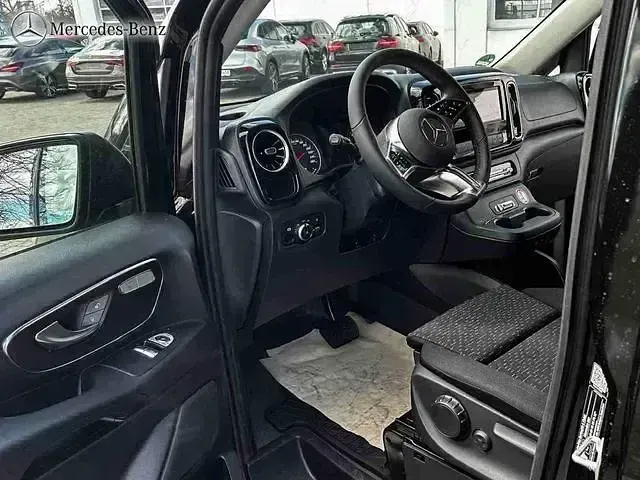 Gebraucht Mercedes Vito 163 PS (119 kW) 2025 Obsidianschwarz Van