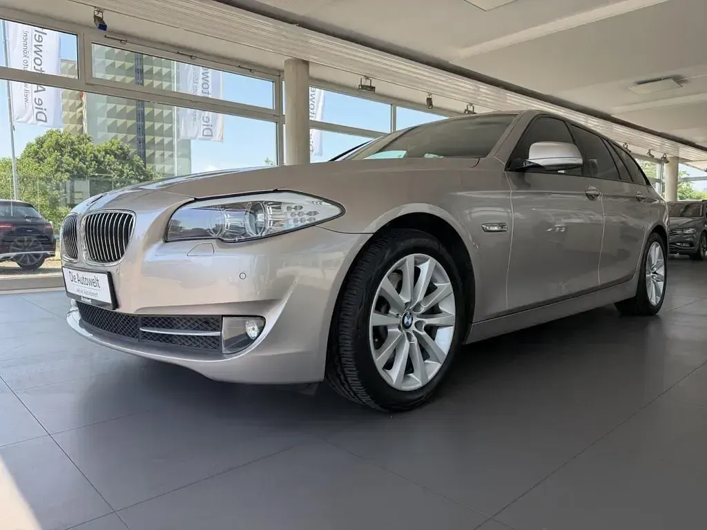 Gebraucht BMW 530 272 PS (200 kW) 2012 Silber Kombi