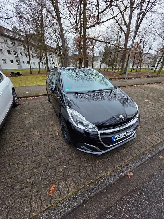 Gebraucht 2018 Peugeot 208 Allure Kleinwagen | 7.500 € (Fairer Preis) - Bild 1/4
