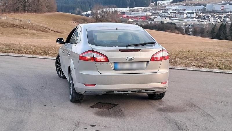 Gebraucht Ford Mondeo Ghia 160 PS (117 kW) 2009 Grau Limousine