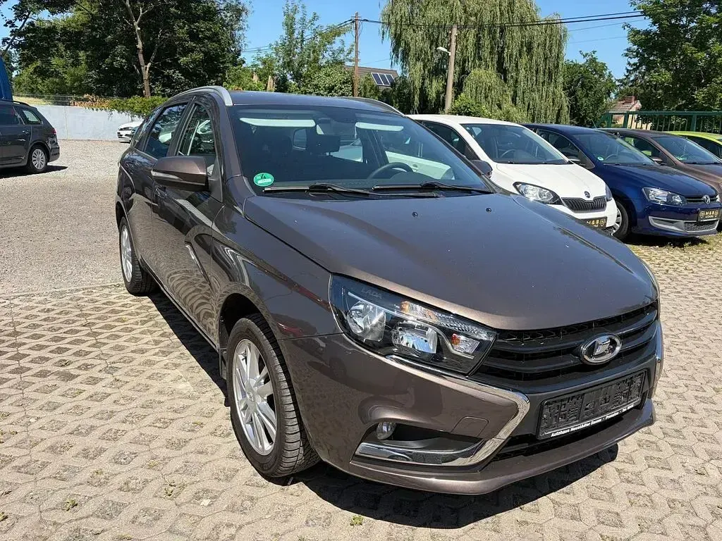 Gebraucht Lada Vesta 106 PS (77 kW) 2019 Grau Limousine