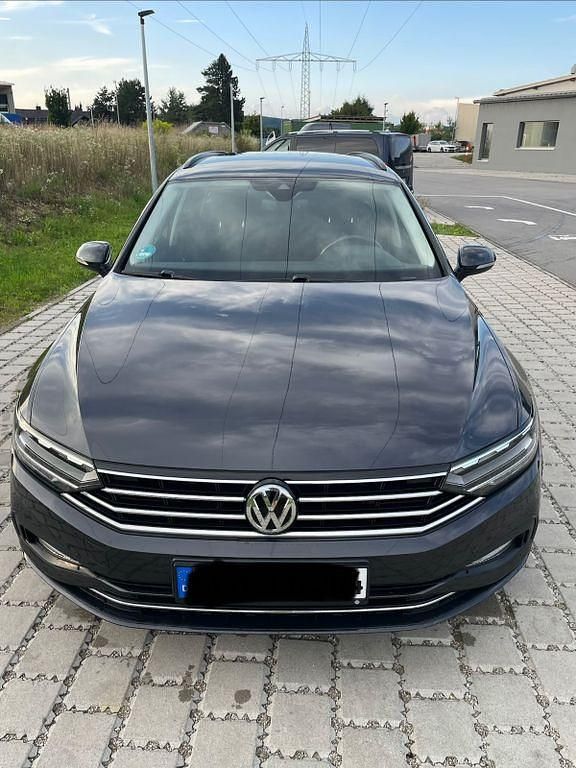 Grau Gebraucht 2019 VW Passat Business Kombi | 17.650 € (Fairer Preis) - Bild 1/4