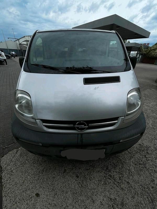 Silber Gebraucht 2006 Opel Vivaro Van | 3.800 € (Fairer Preis) - Bild 1/4