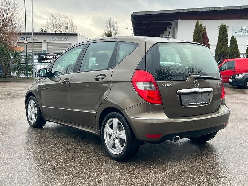 Gebraucht Mercedes A180 Avantgarde 109 PS (80 kW) 2009 Braun Kleinwagen
