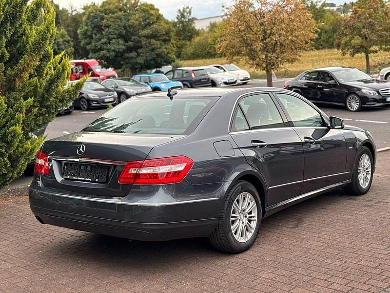 Gebraucht Mercedes E200 184 PS (135 kW) 2011 Grau Limousine