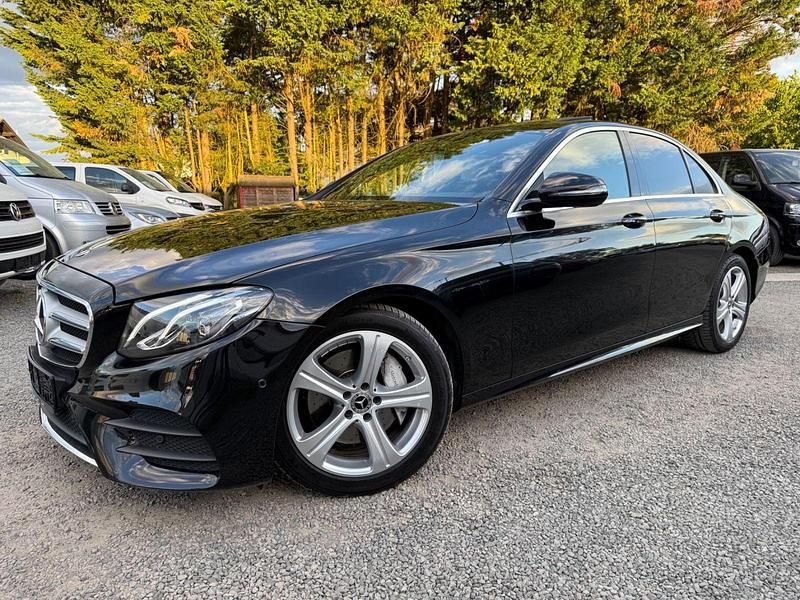 Schwarz Gebraucht 2020 Mercedes E300 AMG line Limousine | 32.499 € (Superpreis) - Bild 1/4