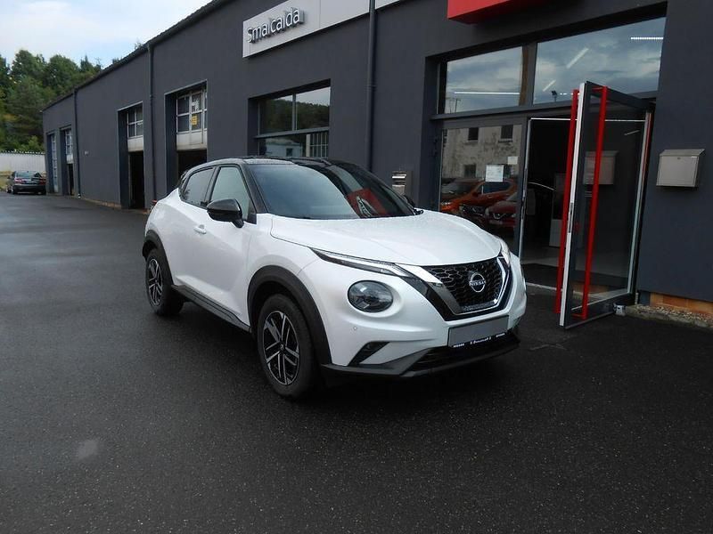 Neu Nissan Juke N-Connecta 114 PS (83 kW) 2025 Weiß/schwarz SUV