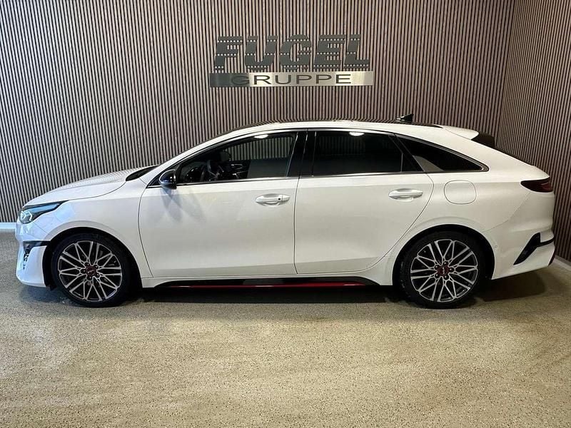 Gebraucht Kia ProCeed GT 204 PS (150 kW) 2024 (hw2) deluxeweiss met. Kombi
