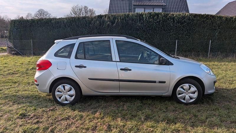 Gebraucht Renault Clio II 75 PS (55 kW) 2008 Silber Kombi