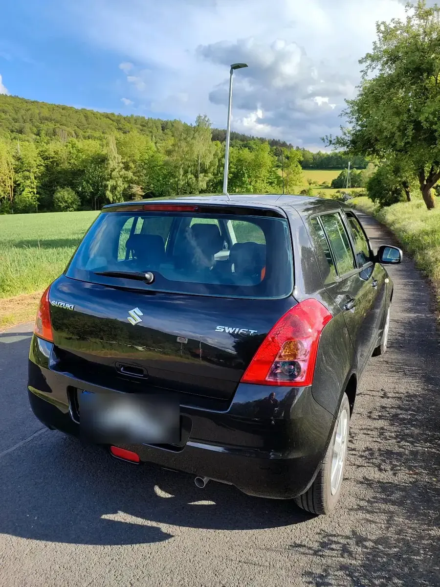 Gebraucht Suzuki Swift 92 PS (67 kW) 2010 Schwarz Kleinwagen