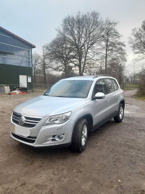 Silber Gebraucht 2009 VW Tiguan Sportline SUV | 6.400 € (Etwas zu teuer) - Bild 1/4