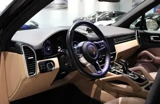 Gebraucht Porsche Cayenne Platinum Edition 462 PS (339 kW) 2022 Chromitschwarz SUV