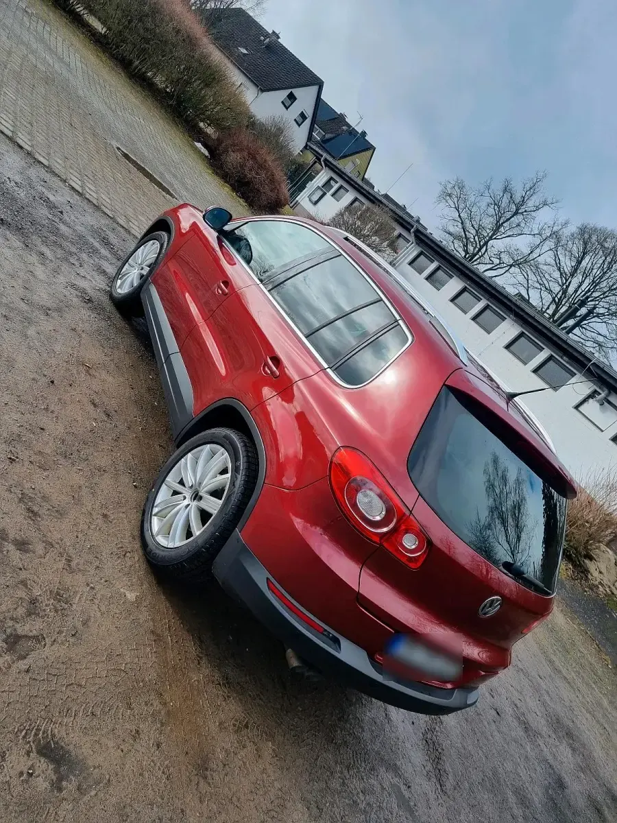 Gebraucht VW Tiguan 140 PS (102 kW) 2009 Rot SUV