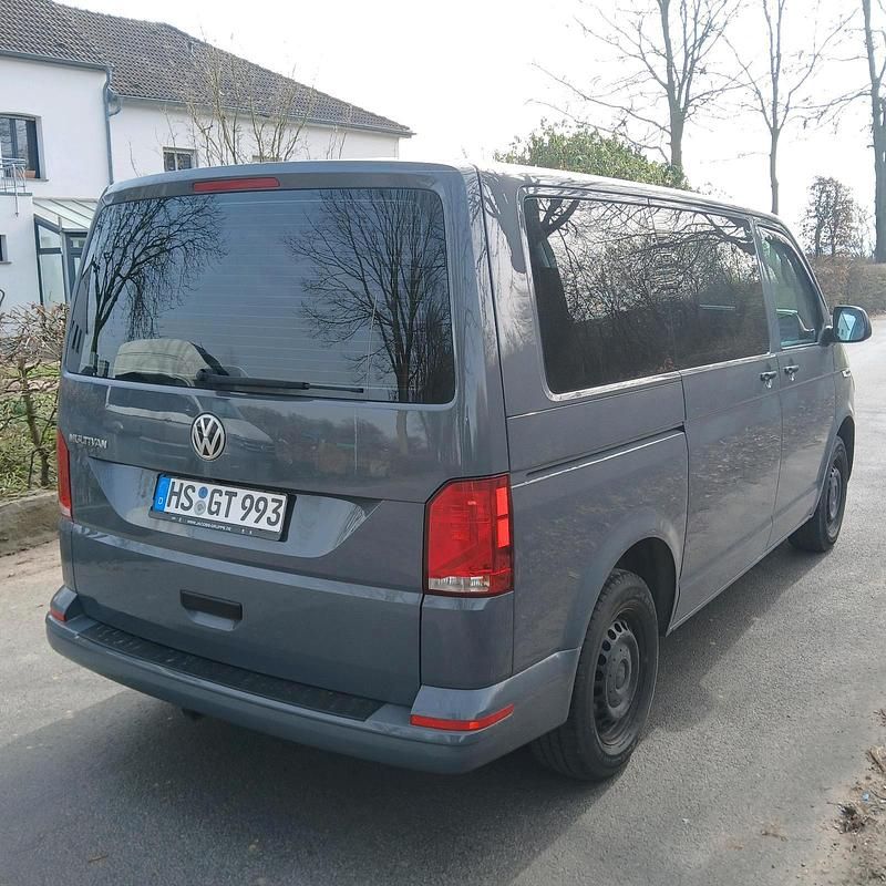 Gebraucht VW Multivan Family 150 PS (110 kW) 2021 Grau Van