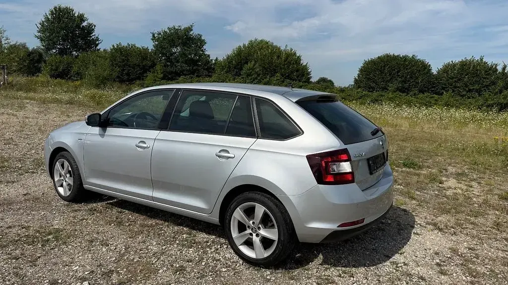 Gebraucht Skoda Rapid Clever 110 PS (80 kW) 2019 Silber Kleinwagen