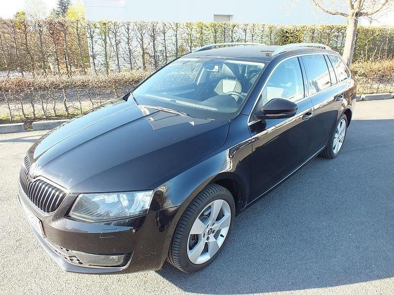 Gebraucht Skoda Octavia Elegance 179 PS (131 kW) 2014 Schwarz Kleinwagen