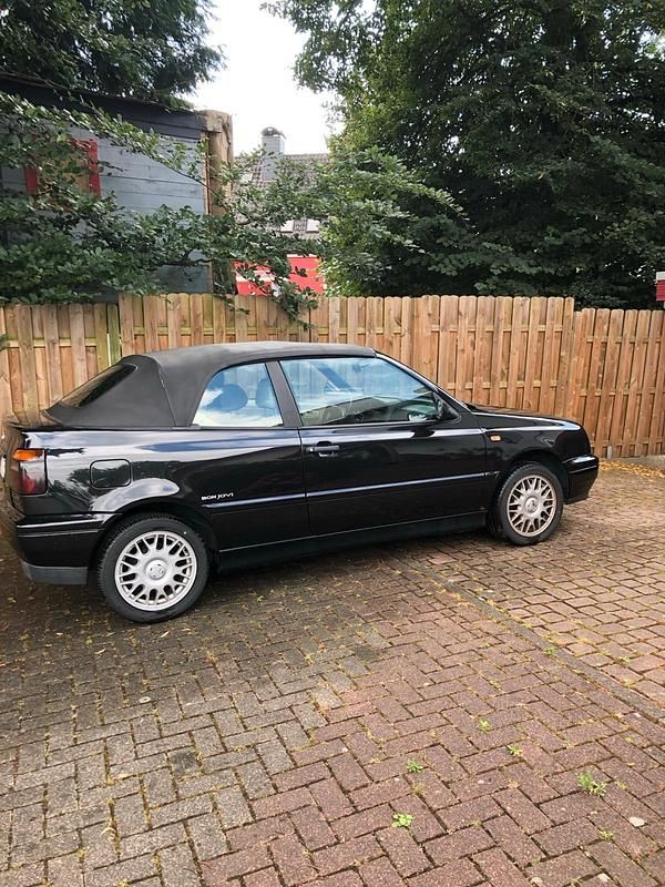 Schwarz Gebraucht 1996 VW Golf Cabriolet Cabrio | 2.200 € (Fairer Preis) - Bild 1/4