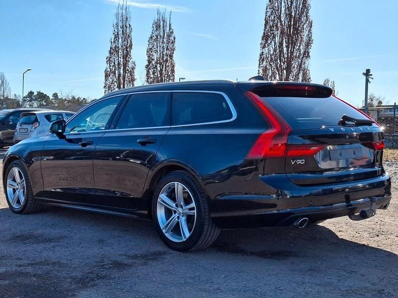 Gebraucht Volvo V90 Momentum 190 PS (139 kW) 2019 Schwarz Kombi