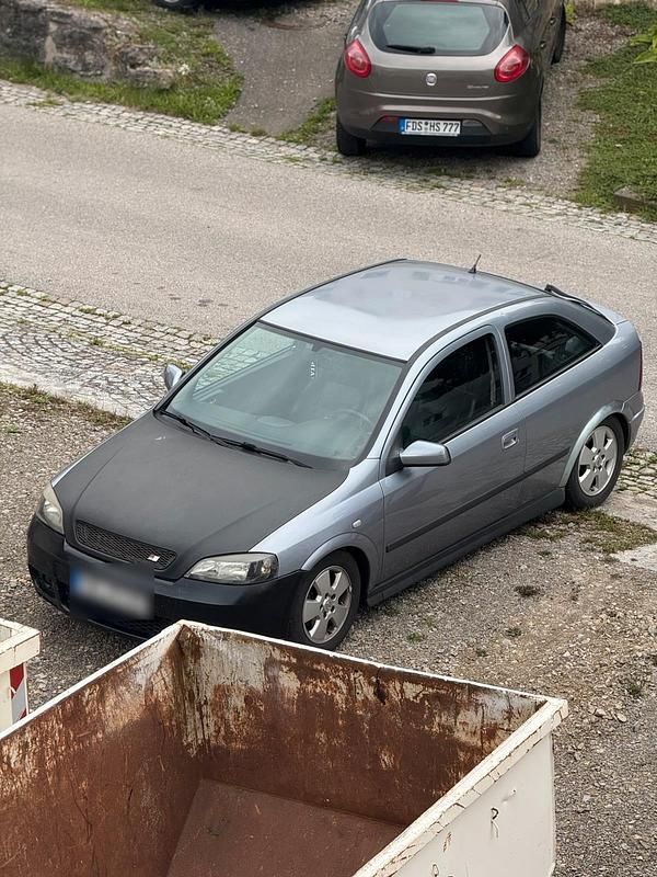 Grau Gebraucht 2003 Opel Astra Kleinwagen | 950 € (Guter Preis) - Bild 1/4