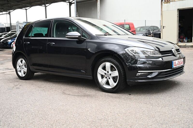 Schwarz Gebraucht 2018 VW Golf VII Highline Limousine | 18.000 € (Etwas zu teuer) - Bild 1/4