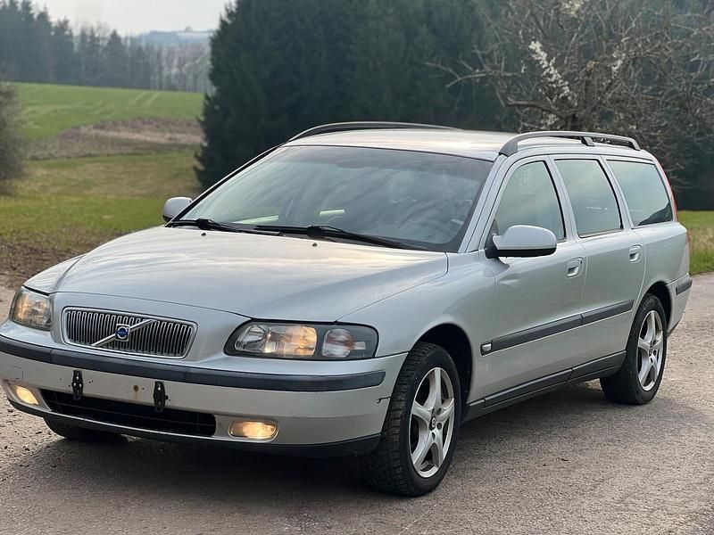 Gebraucht Volvo V70 136 PS (100 kW) 2003 Silber Kombi