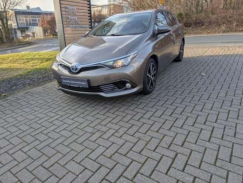 Gebraucht Toyota Auris Hybrid Basis 136 PS (100 kW) 2017 Platinum bronze metallic Limousine