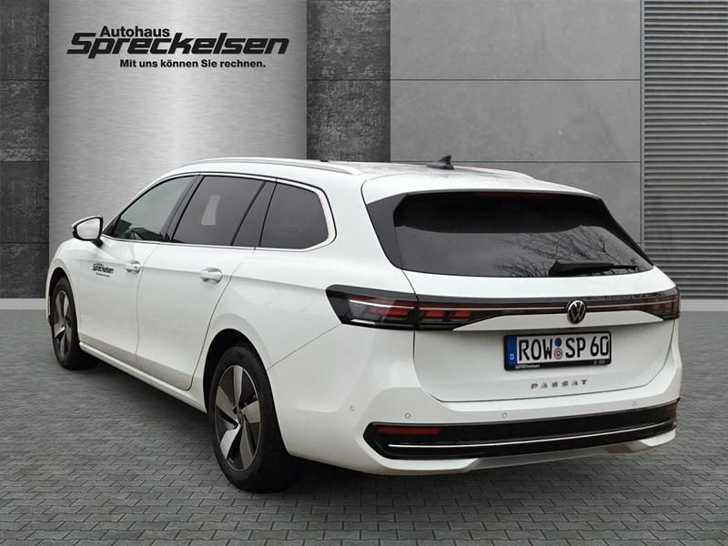 Gebraucht VW Passat Elegance 150 PS (110 kW) 2024 Weiß Kombi