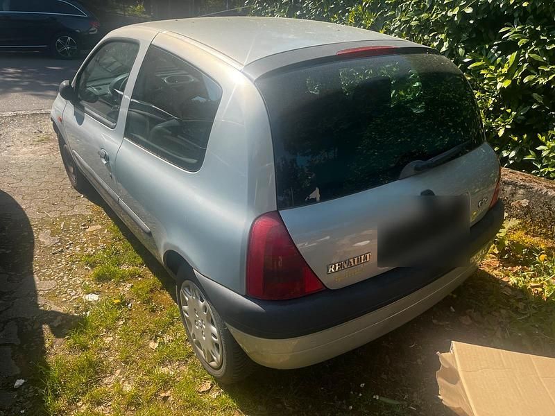 Gebraucht Renault Clio II 58 PS (42 kW) 2001 Grau Kleinwagen
