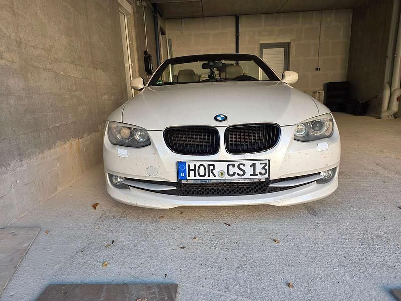 Weiß Gebraucht 2011 BMW 330 Cabriolet Cabrio | 10.550 € - Bild 1/4