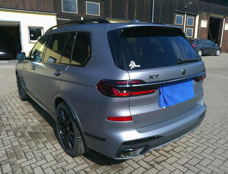 Gebraucht BMW X7 M Sport 352 PS (258 kW) 2024 Grau SUV
