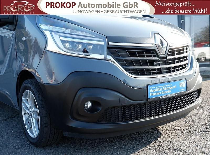 Gebraucht Renault Trafic Komfort 145 PS (106 kW) 2019 Grau Van / Kleinbus